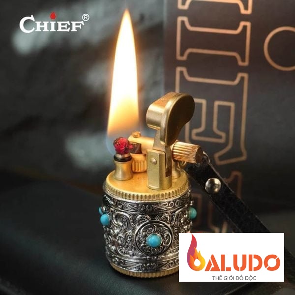 Vỏ hộp quẹt xăng đá kiêm móc khóa CF-212C vỏ xoay hoa văn nổi đính đá