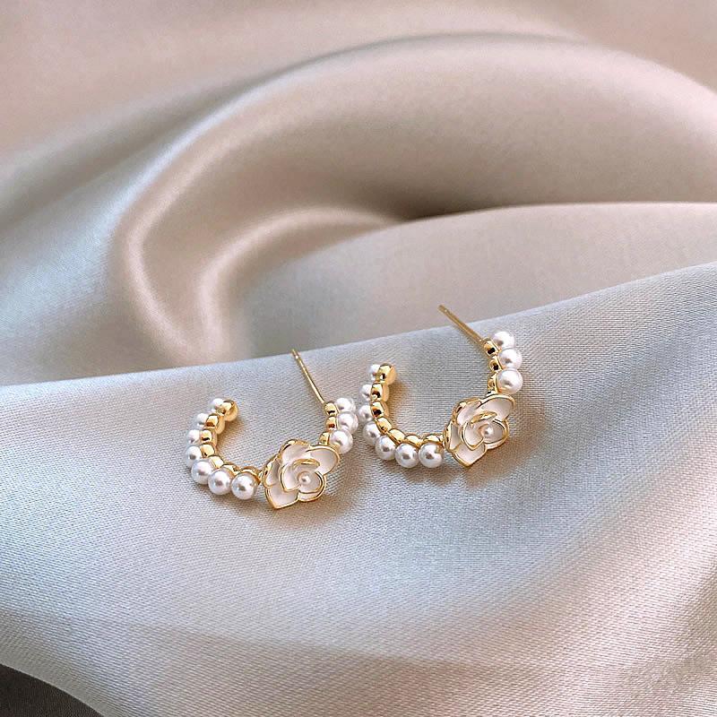 Khuyên tai bông tai nữ hoa trắng đính hạt trai đẹp Ring House