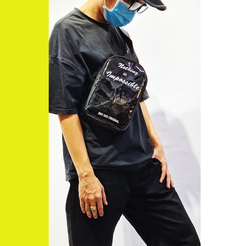 Túi đeo chéo nam nữ kiếng bóng trong suốt phản quang thời trang Hàn quốc form BEE GEE K03