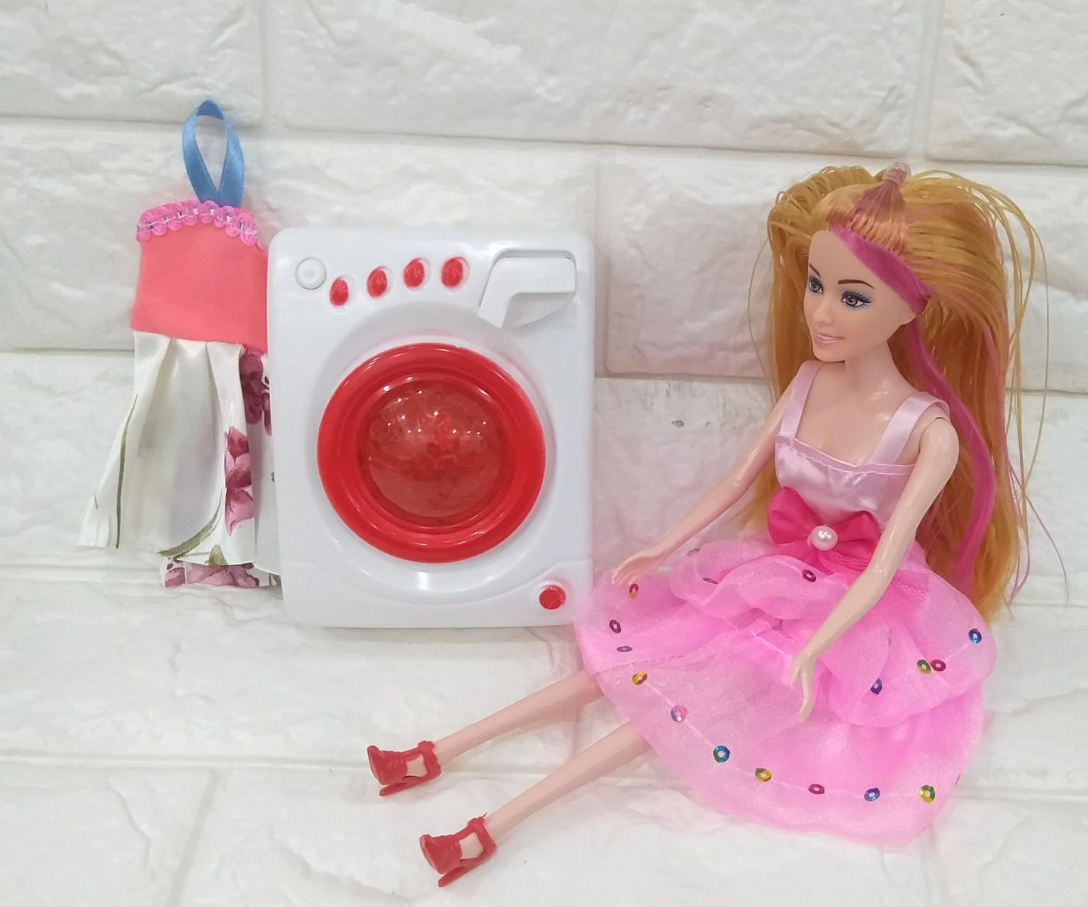 Búp bê tóc vàng áo hồng và máy giặt - 1076BB16H