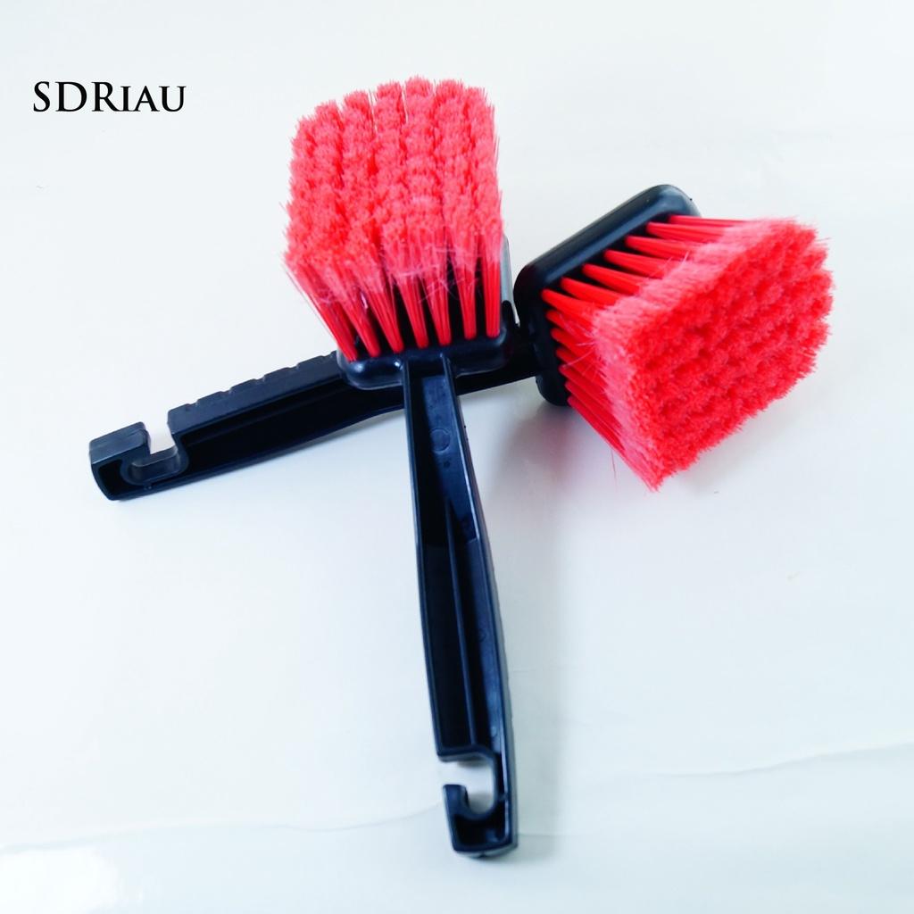 Bàn Chải Vệ Sinh Thảm Bằng Nhựa Cán Dài Tiện Dụng
