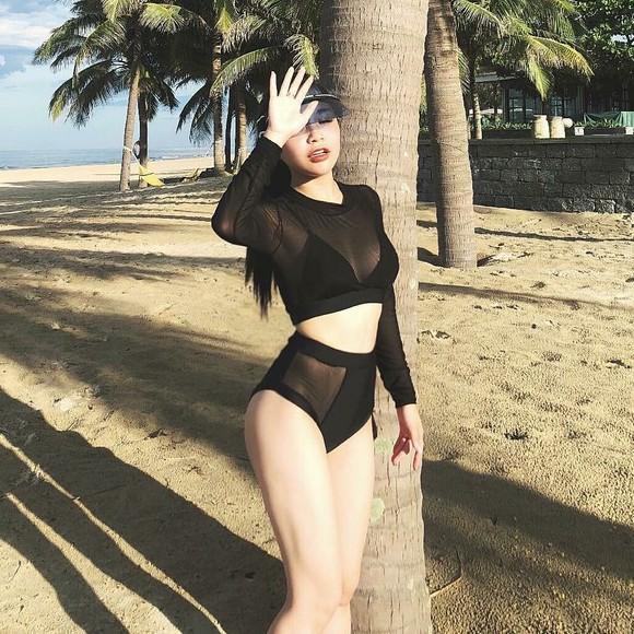 Bikini, bộ bơi tay dài phối lưới thời thượng (Đen và trắng) - Kín đáo nhưng vẫn cực sexy