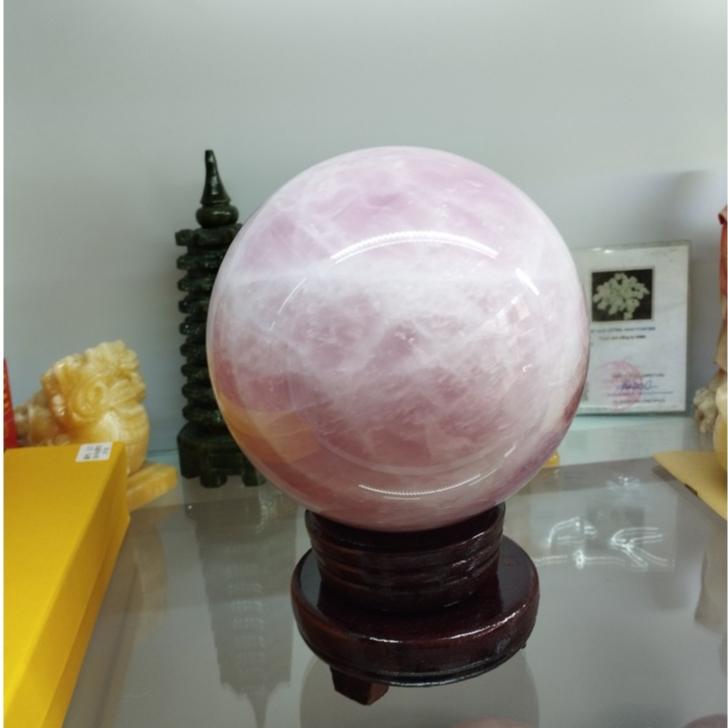 Quả Cầu, Bi Cầu Phong Thuỷ Đá Thach Anh Hồng Có Tặng Kèm Đế - Khối lượng 3.1 kg