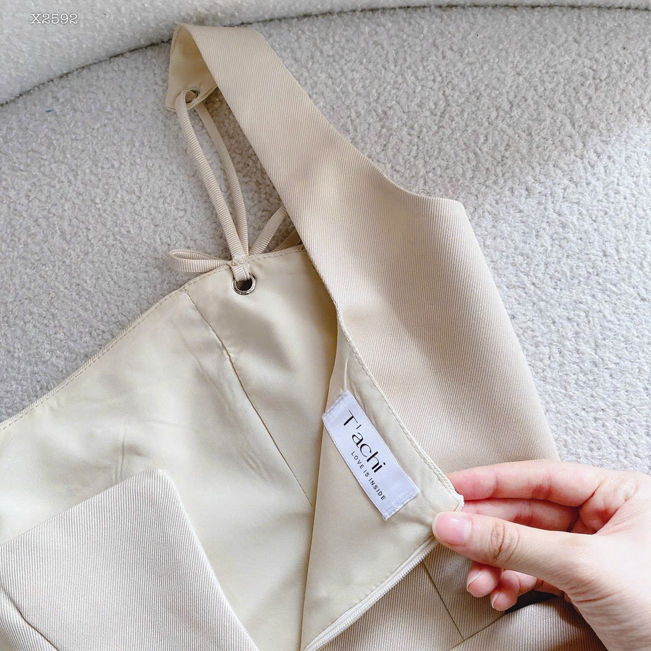 SET ÁO NUDE ĐÍNH NƠ KHOÉT EO+CHÂN VÁY MIDI VOAN