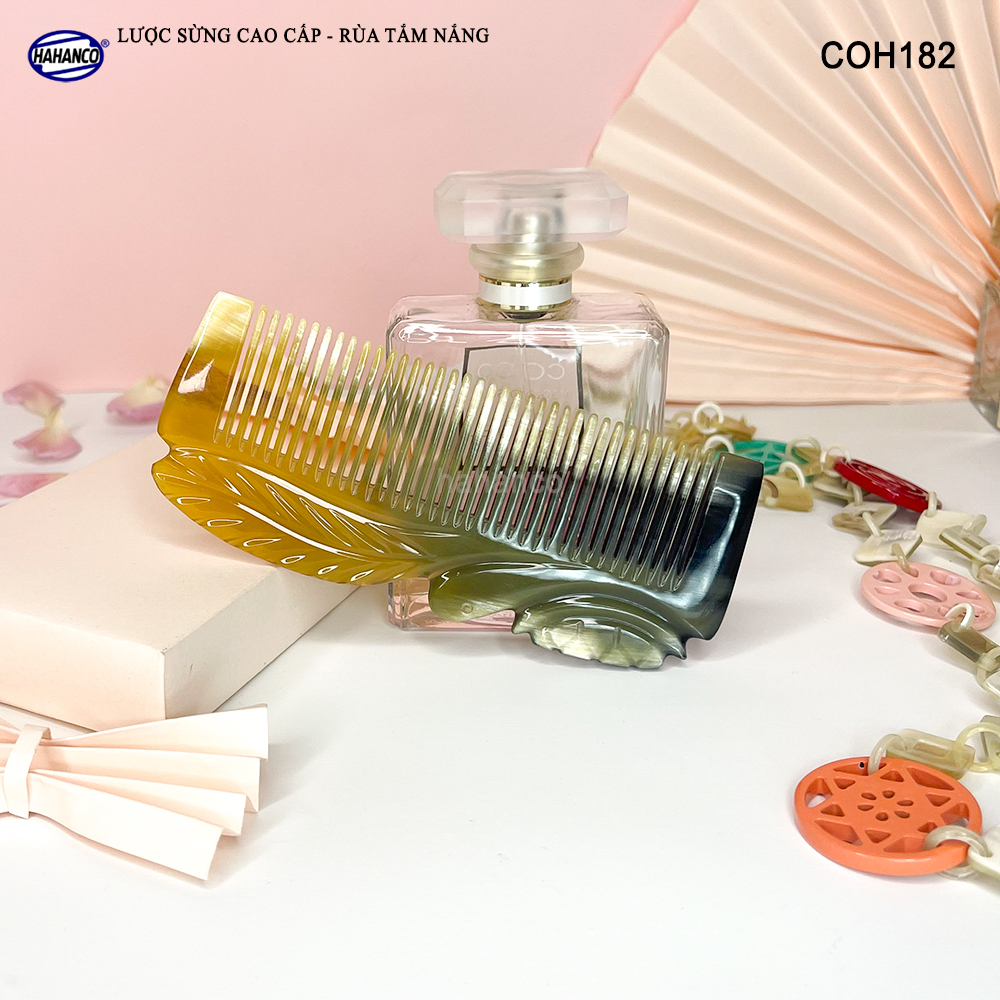 Lược Sừng Màu Vân Nưa Bằng Đầu Rùa Tắm Nắng Đục Khắc Tinh Xảo - có thể bỏ túi - COH182