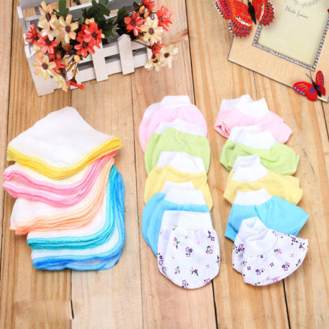Combo 10 Khăn Sữa + 5 Đôi Bao Tay + 5 Đôi Bao Chân Cho Bé