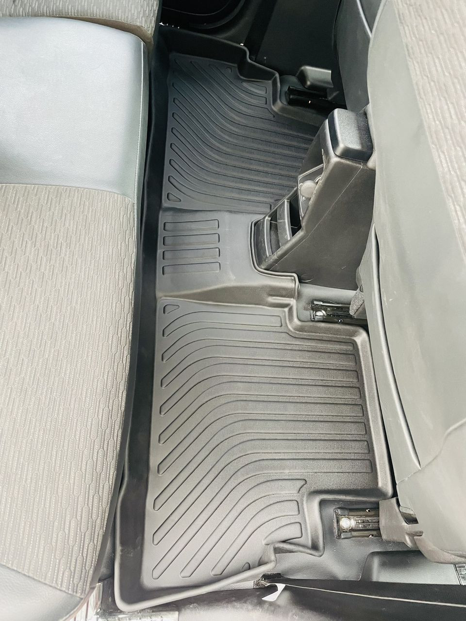 Thảm lót sàn xe ô tô Suzuki Ertiga 2018-2021 Nhãn hiệu Macsim chất liệu nhựa TPV cao cấp màu đen