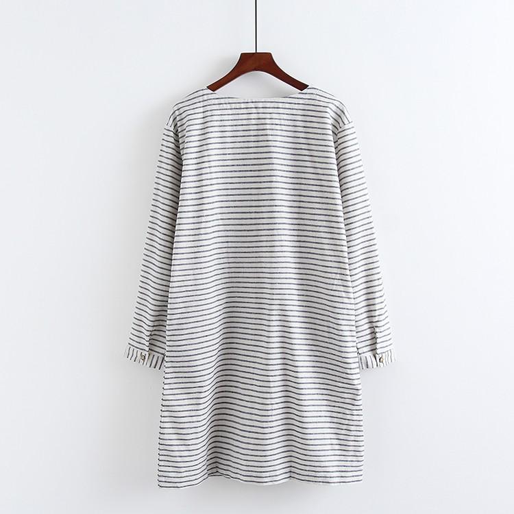 VÁY MORI SỌC NGANG ĐÍNH NÚT GỖ Ở VAI CÓ TÚI