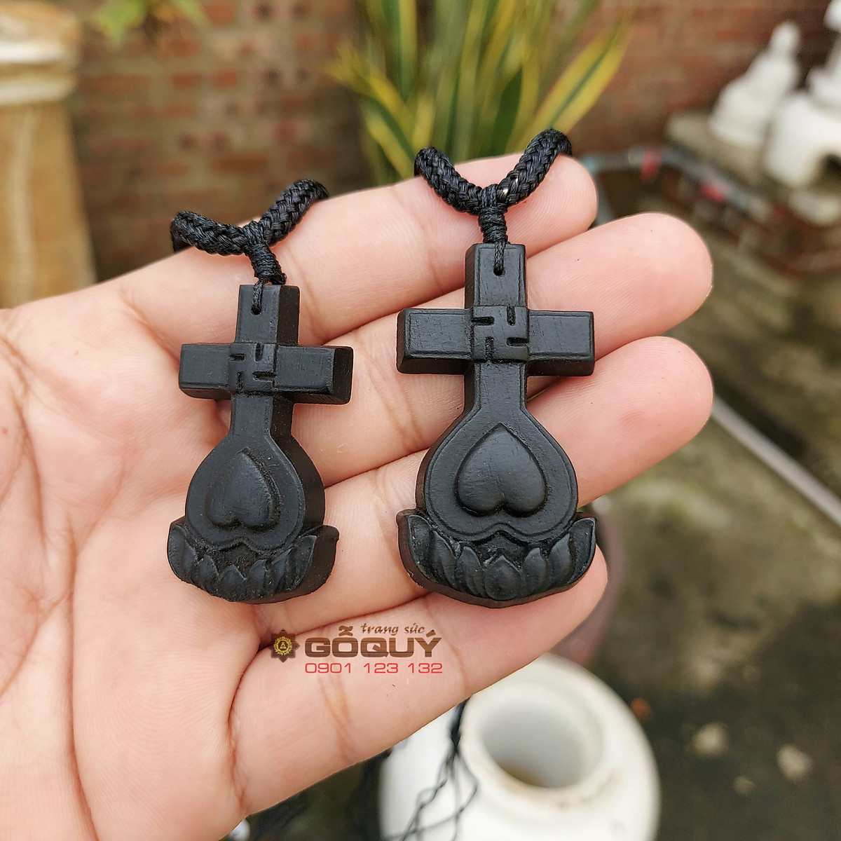 Thánh hiệu thiên tâm đạo gỗ mun đế hoa sen tặng kèm dây vải