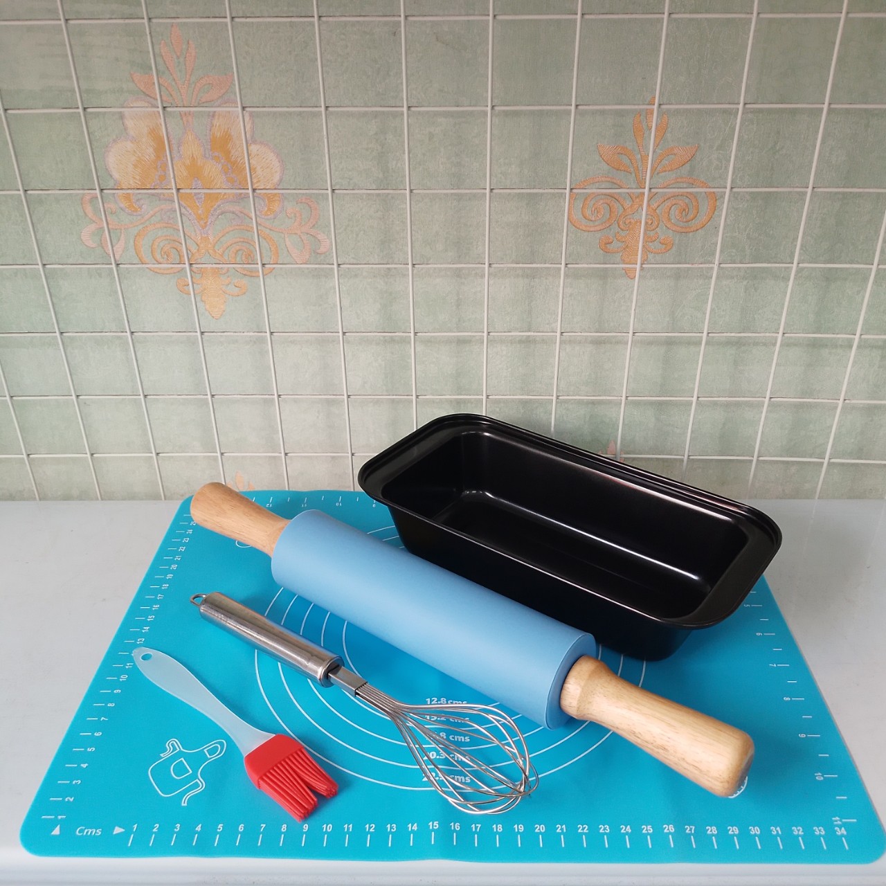 Combo 5 dụng cụ làm bánh: thảm cán bột silicon 30x40cm, chày silicon 38cm, phơi trứng, khuôn nướng bánh sandwich - Tặng chổi phết dầu