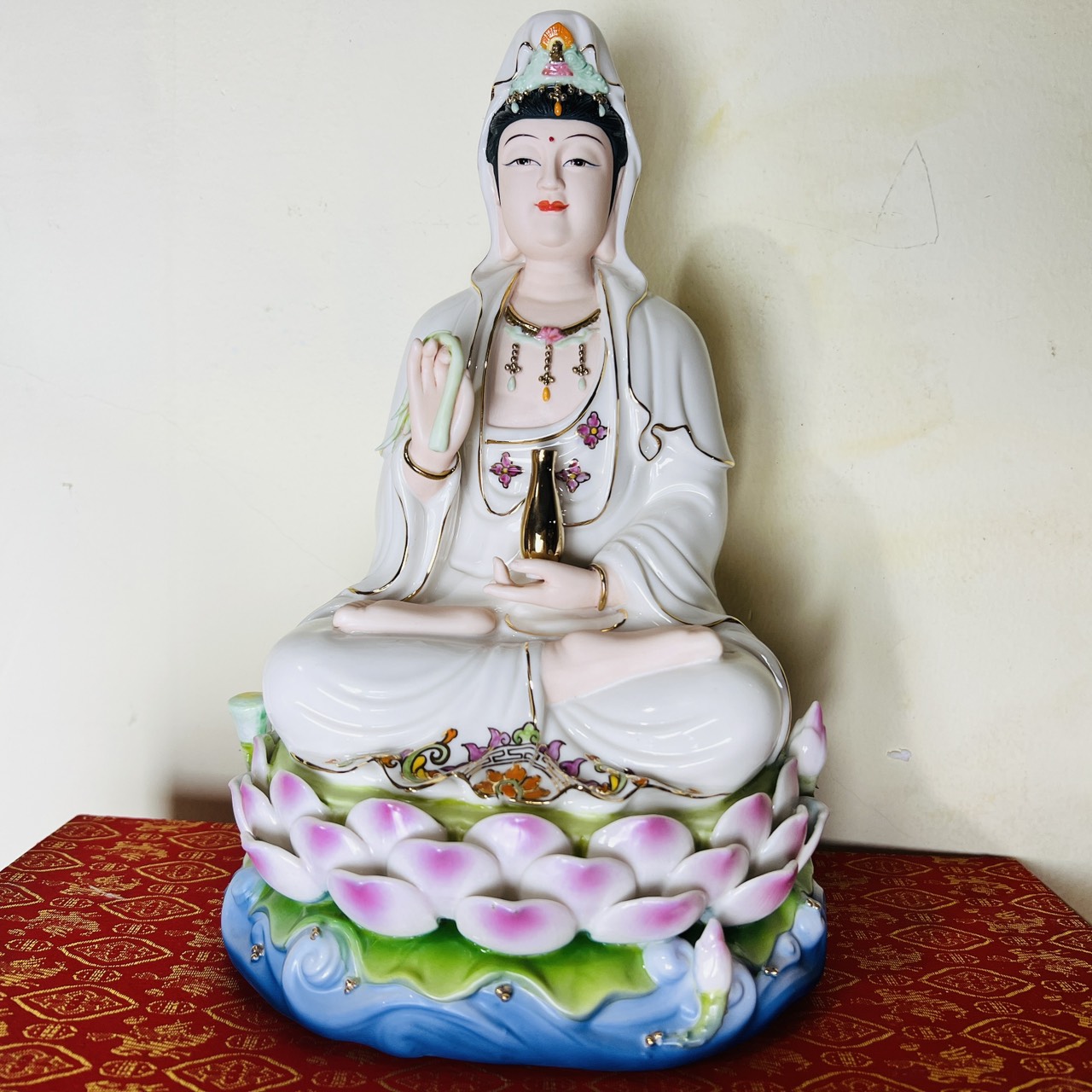 Tượng Quan Âm gốm sứ cao cấp ngồi trên đài sen cao 30cm