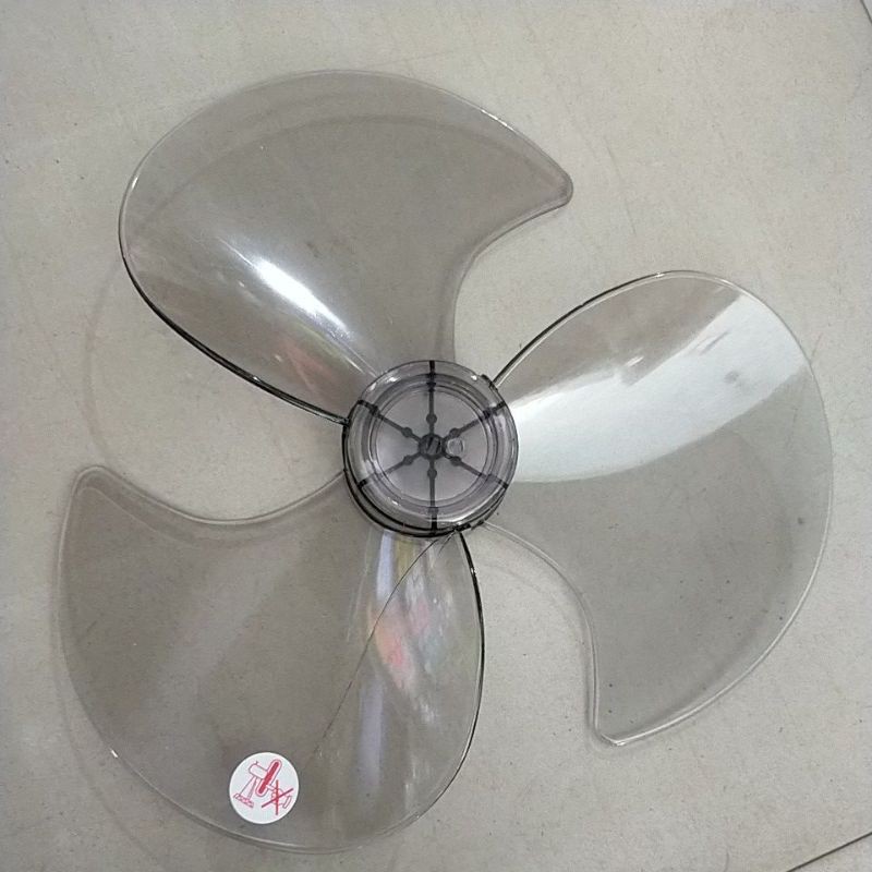 Cánh quạt Lifan B4 đường kính 40cm màu trong, chất liệu nhựa mica, dễ dàng lắp đặt