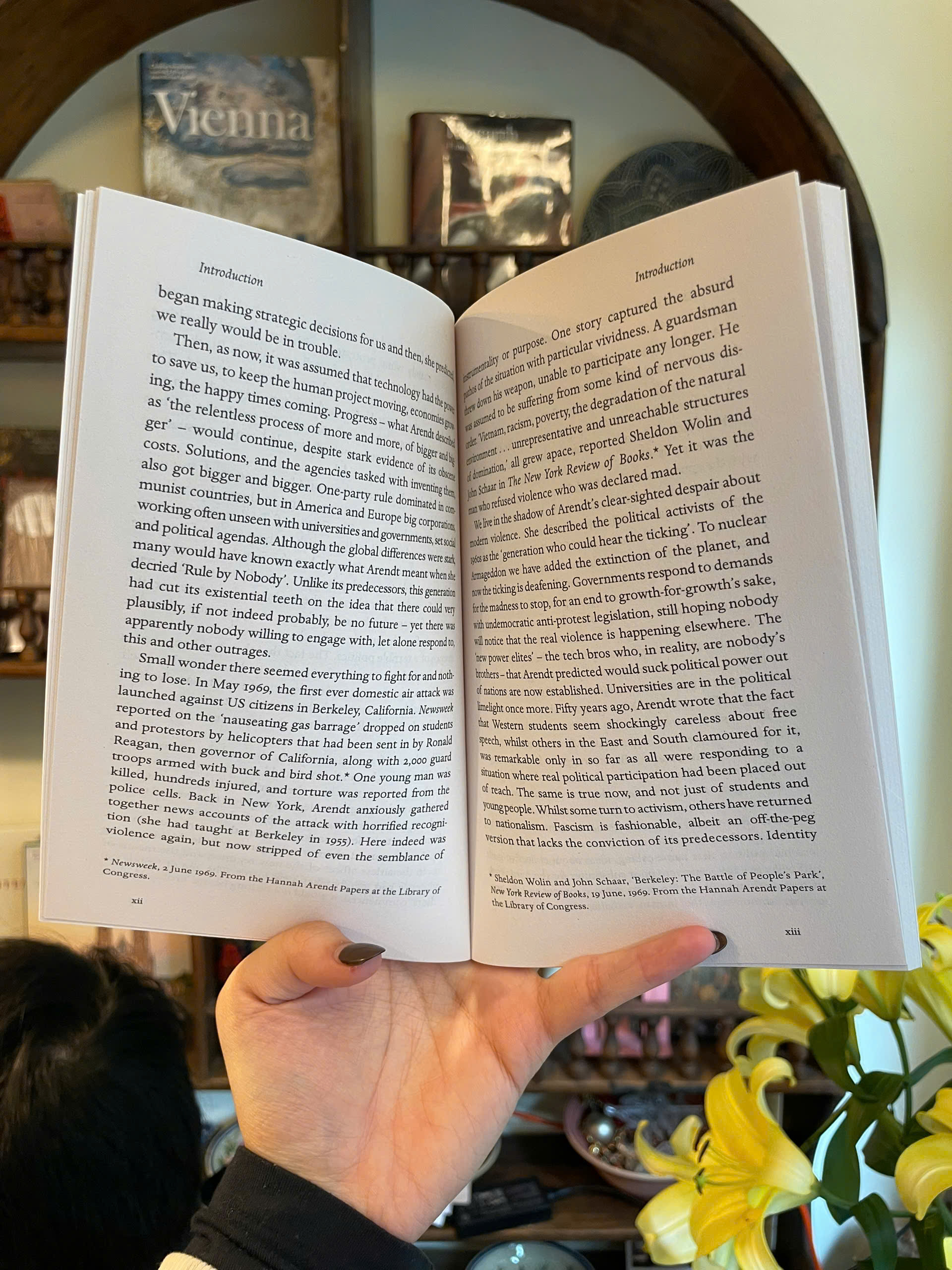 Sách - On Violence by Hannah Arendt | Philosophy / Nonfiction / Ngoại văn Triết học Nhập khẩu