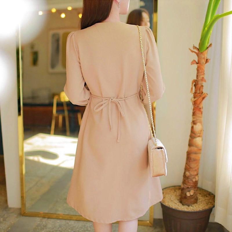 Đầm kem tay dài thắt eo