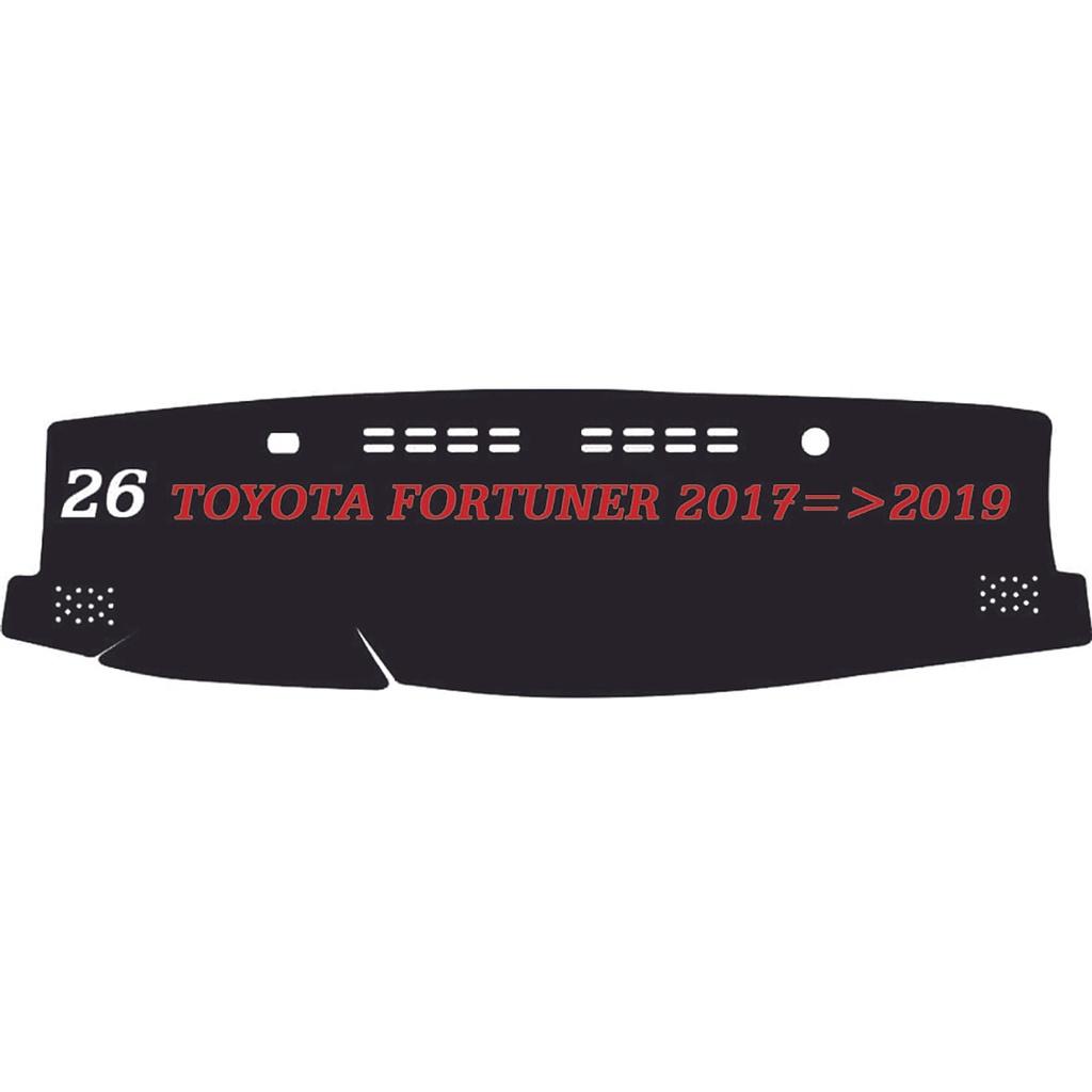 Thảm da Taplo vân Carbon Cao cấp dành cho xe Toyota Fortuner 2021 có khắc chữ Toyota Fortuner và cắt bằng máy lazer