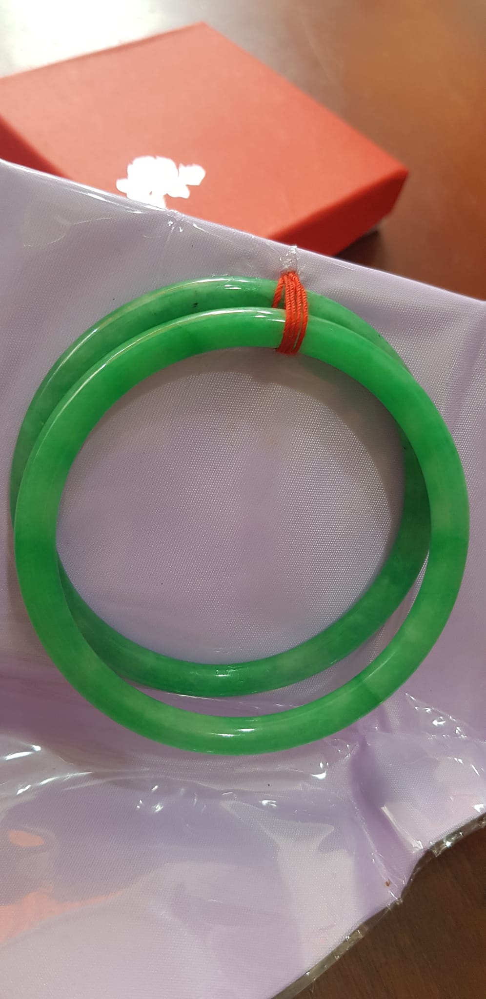 Cặp vòng cẩm thạch cọng Tròn T A Đẹp Sao N 55mm x dầy 5,2mm Cặp màu xanh Ngọc Tươi đều đẹp Nữ cân nặng tầm 54kg - 64kg đeo đẹp xinh tay ạ