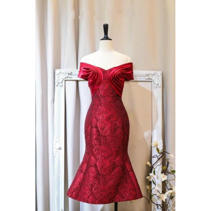 Đầm body trễ vai đuôi cá