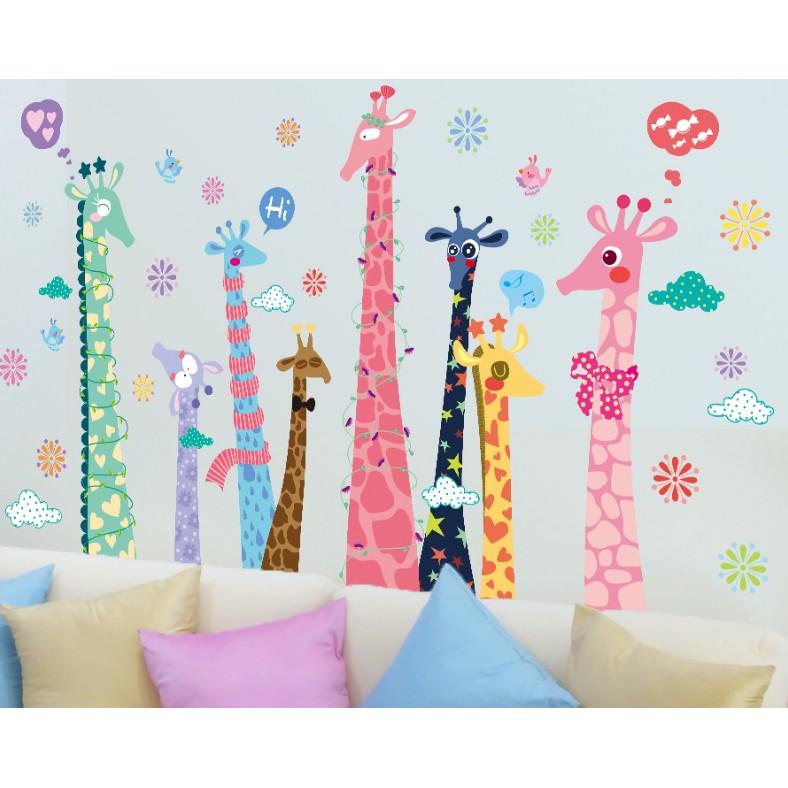 Decal trang trí tường Hươu Cao Cổ sắc màu