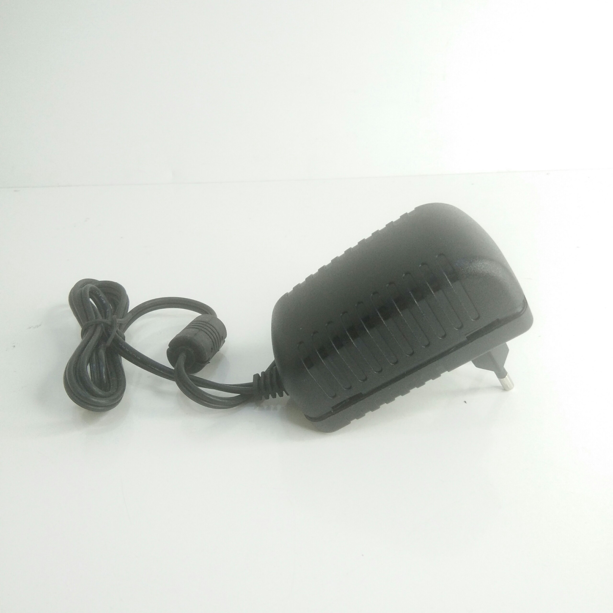 NGUỒN 12V 2A DÙNG CHO CAMERA VÀ CÁC ĐỒ ĐIỆN CÓ CÙNG CÔNG SUẤT ĐẦU DÂY 5.5 LY.HÀNG NHƯ HÌNH
