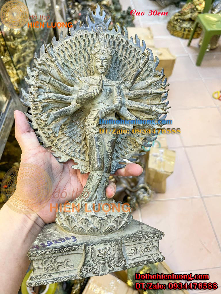 Tượng Phật Thiên Thủ Thiên Nhãn Đứng Màu Xanh Giả Cổ Và Màu Vàng Bằng Đồng Thau Đẹp Kích Thước 15x10x33cm, Nặng 2Kg