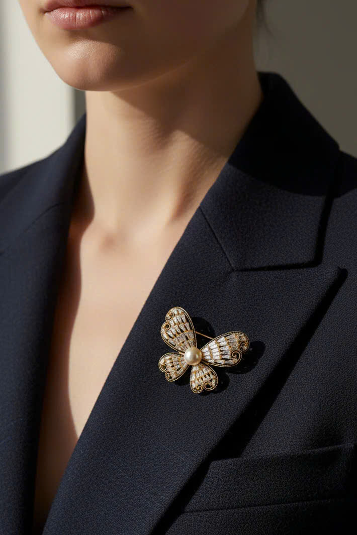 Trâm Cài Áo Vest, Áo Dài Hình Cánh Bướm Đính Ngọc Trai Baroque Điệp thời trang thiết kế Hity ACC416