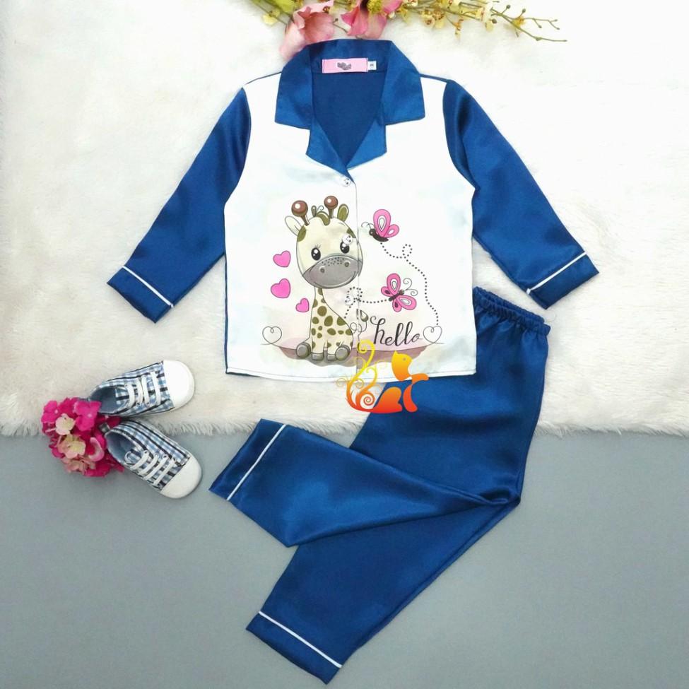 Bộ Đồ Pijama Phi Lụa &quot;Hình Hươu cao cổ&quot; Tay Dài Cho Bé - Từ 12kg - 42kg