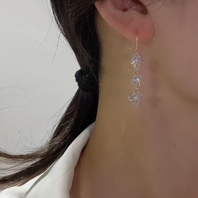 Khuyên tai dài lá phong đính đá đi tiệc G090