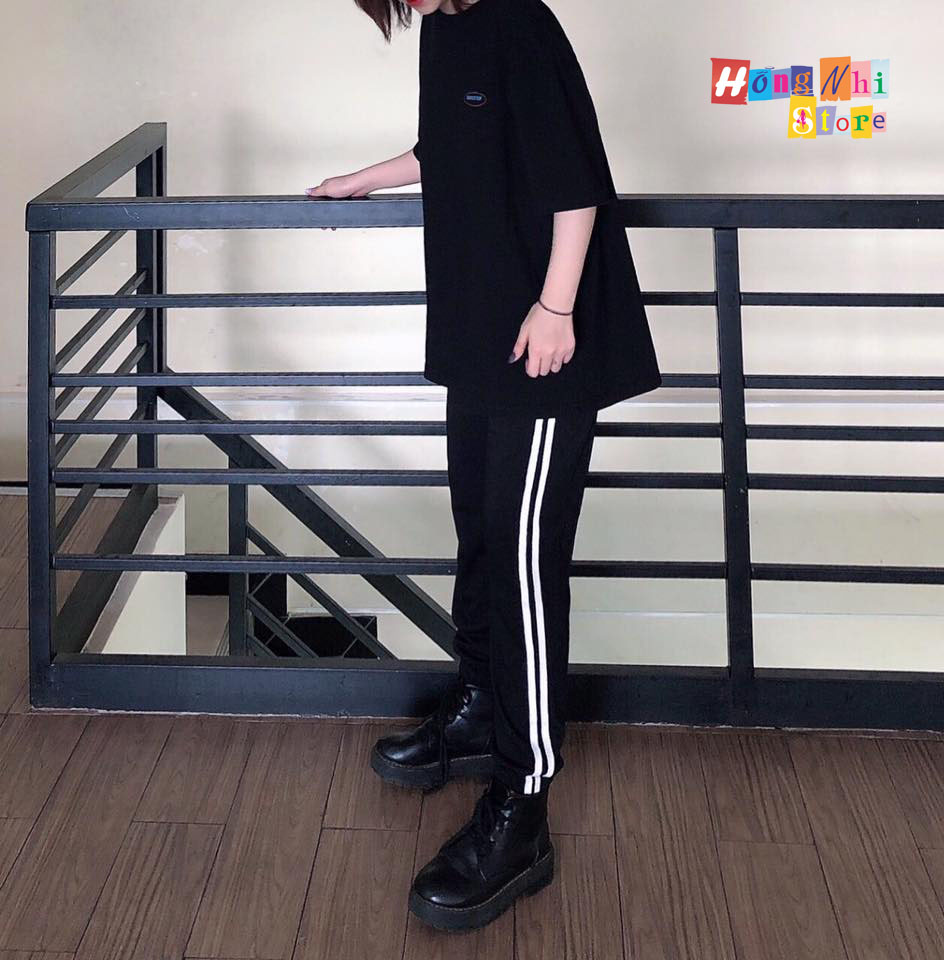 Quần Jogger Line Unisex Lưng Thun 2 Sọc Bo Lai Dáng Rộng Màu Đen - MM