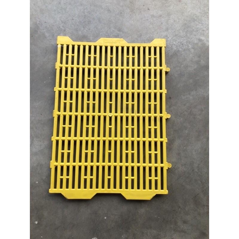 Tấm lót sàn nhựa chó mèo 40x55cm