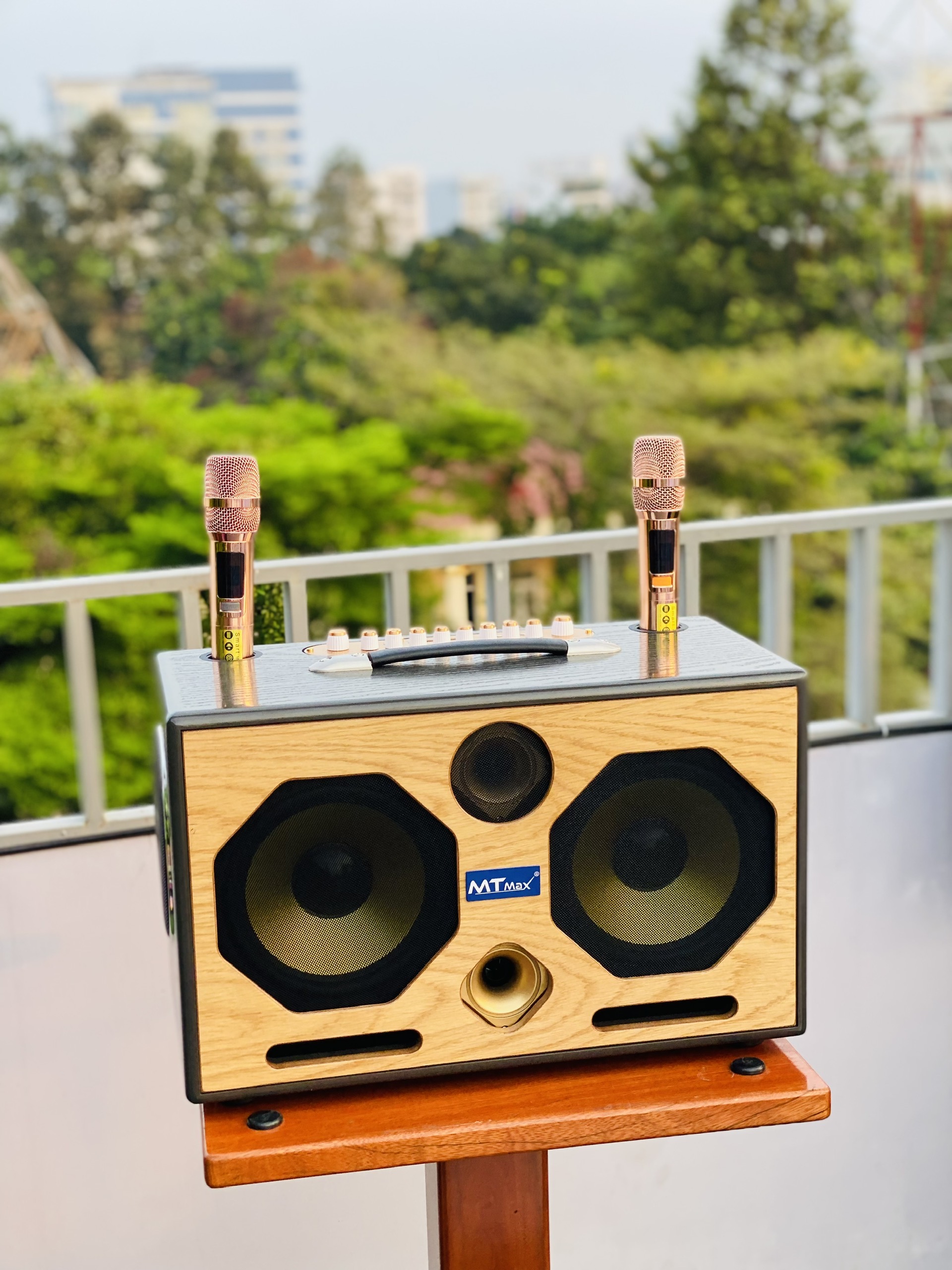 [ Hàng Chính Hãng Giá Tốt ] Loa Karaoke Xách Tay Full Gỗ Mới Nhất 2024 - MTMAX DK379Pro - 6 Loa 3 Đường Tiếng Công Suất Lớn 550W, Bass Đôi 2 Tấc, Âm Thanh Mạnh Mẽ, Đi Kèm 2 Micro Cao Cấp, Bảo Hành 12 Tháng