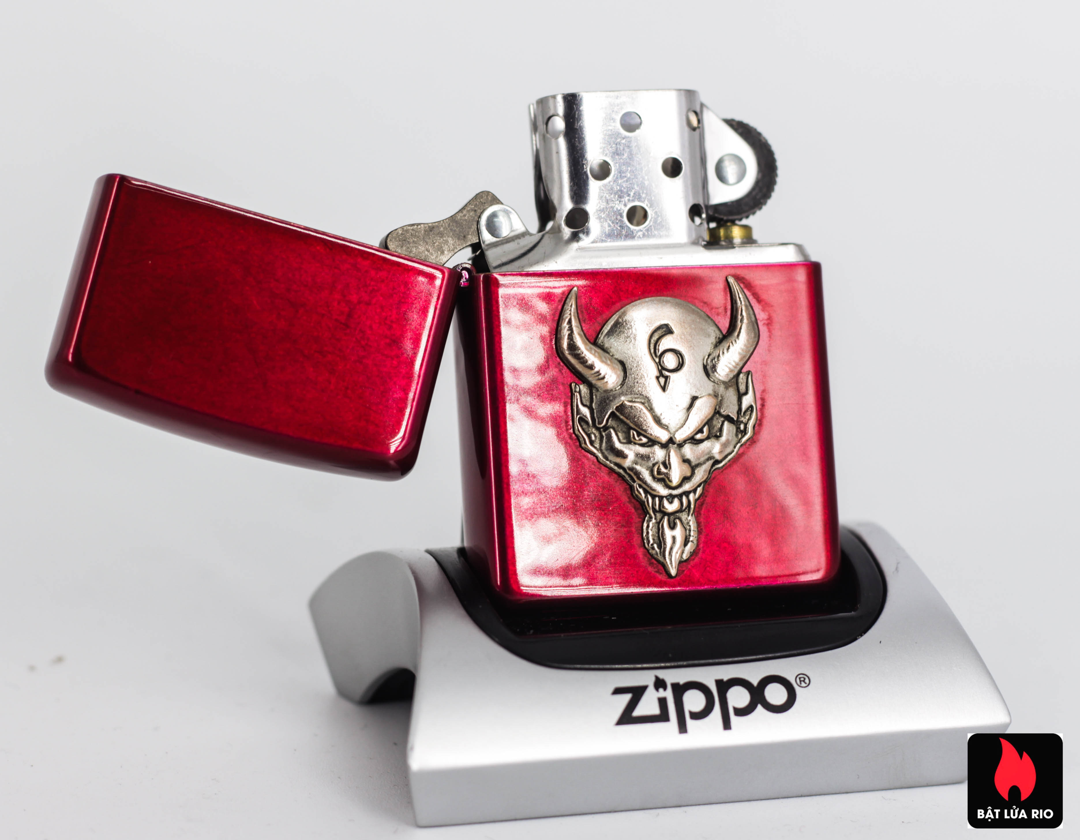 Hình ảnh Bật Lửa Zippo 2009 – Zippo El Diablo Emblem Candy Apple Red