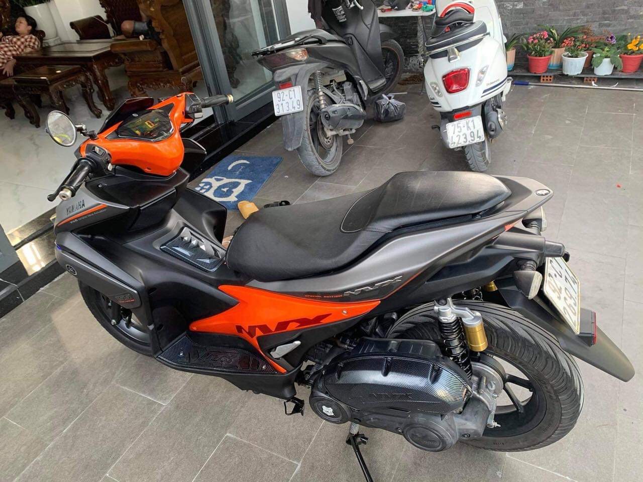 ỐP BẦU E  DÙNG CHO ĐỜI XE NVX 2017 2018 2019 2020 - V1 CACBON