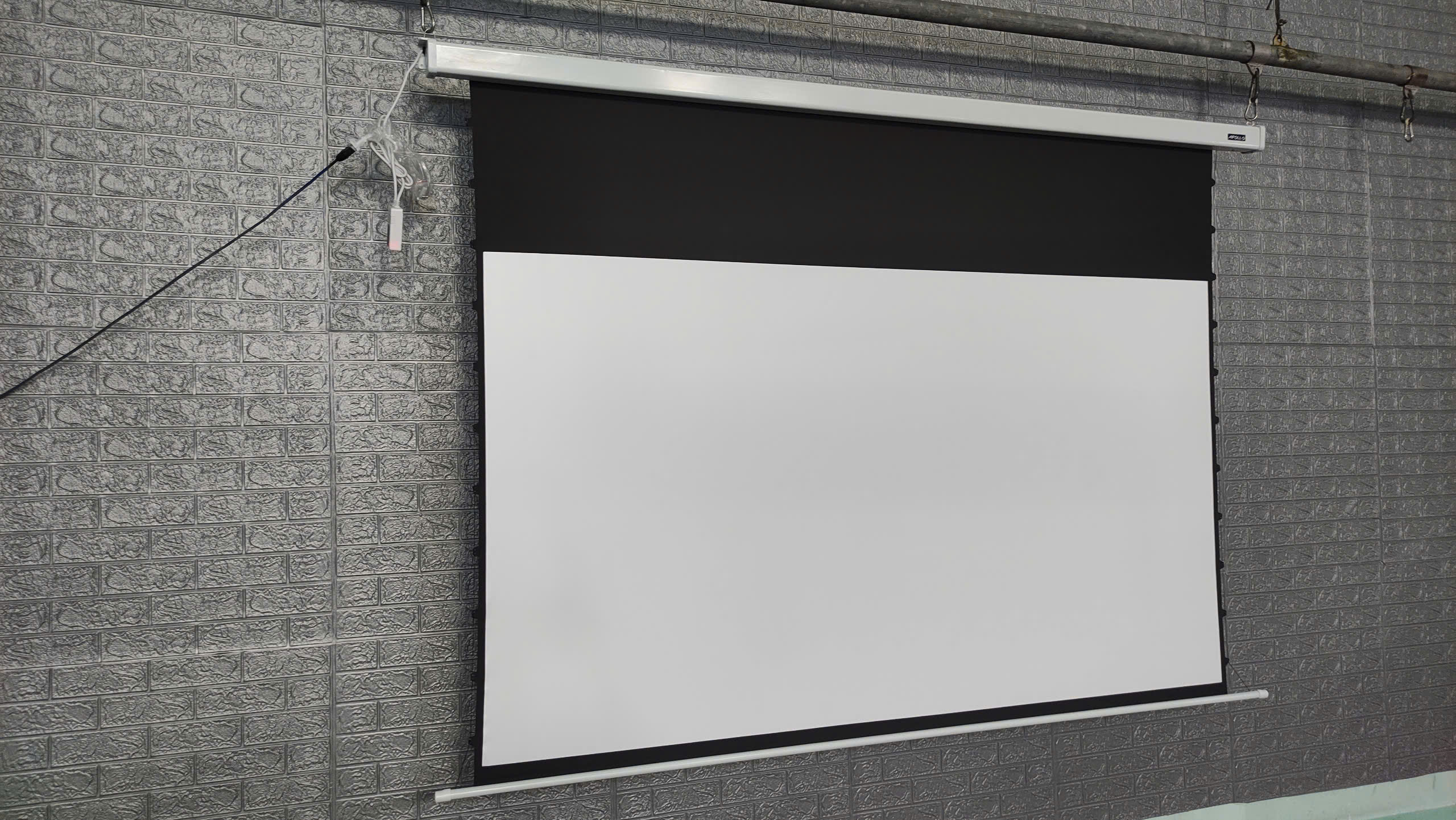Màn chiếu điện căng dây Tab Tension Eco Apollo tỉ lệ 16:9 Kích thước 92 inch đến 150 inch - Hàng nhập khẩu
