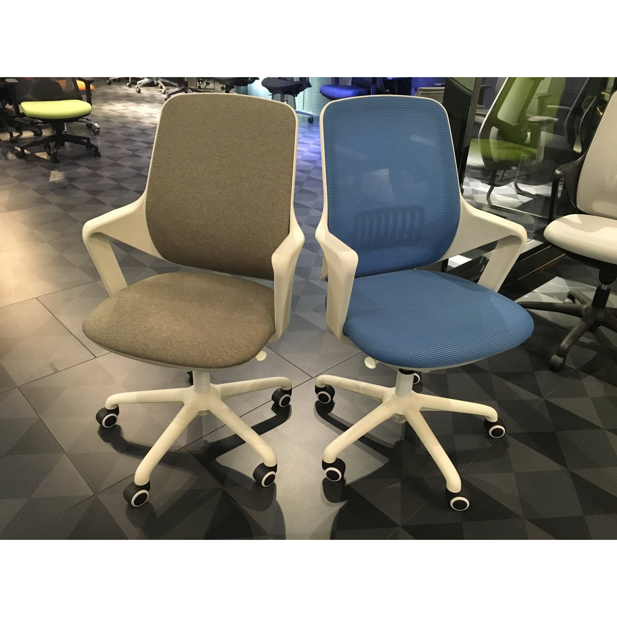 Ghế văn phòng/ ghế giám đốc bọc vải, lưới cao cấp, chân xoay 360 độ, mã sản phẩm FWA0-028, FWA0-029