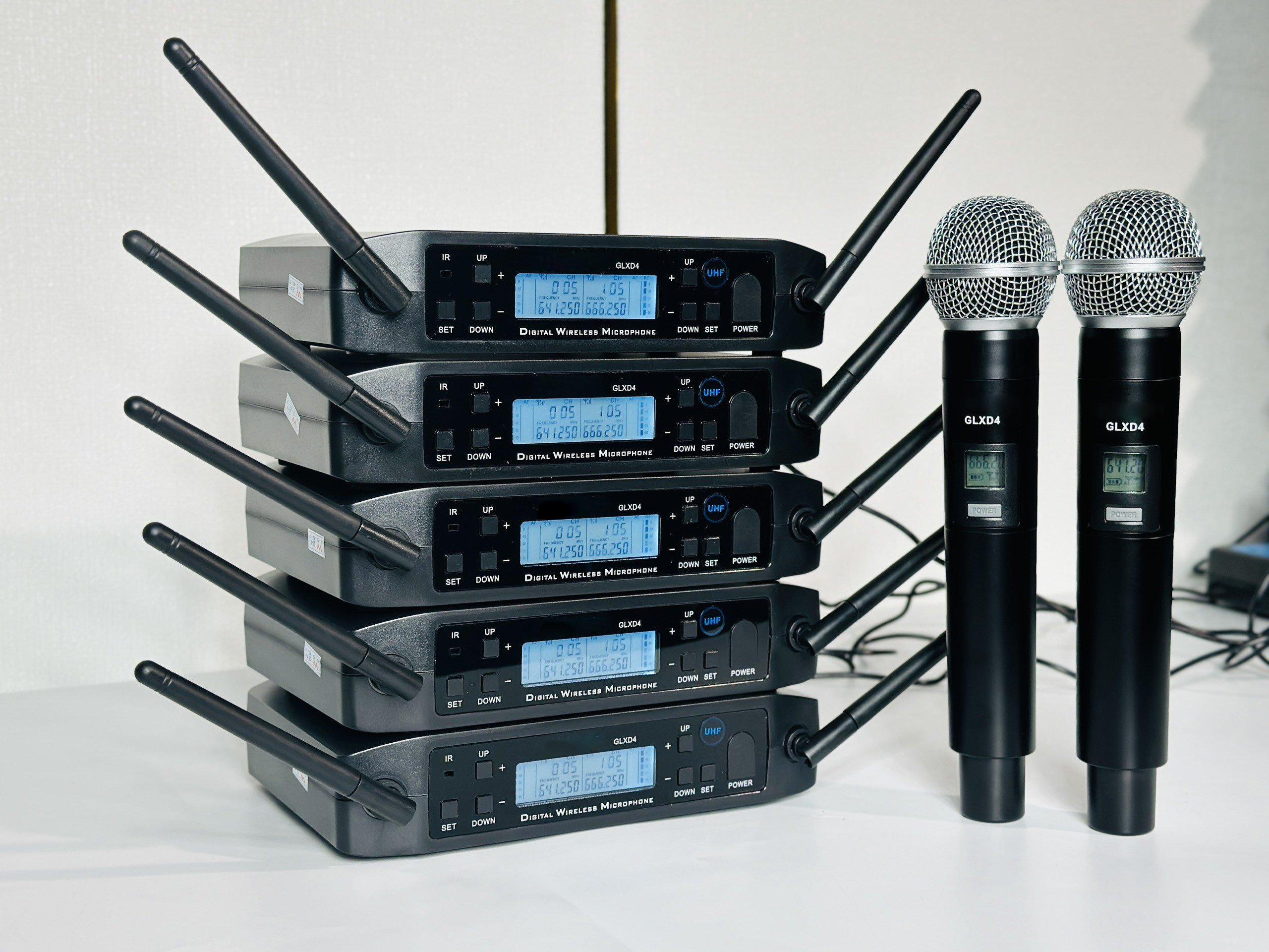 Micro Đầu Thu Lớn GLXD4 - Micro Karaoke Cao Cấp, Hút Âm Tốt, Bắt Sóng Xa Ổn Định, Chống Hú Tuyệt Đối, Điều Chỉnh Riêng Biệt Hàng Chính Hãng