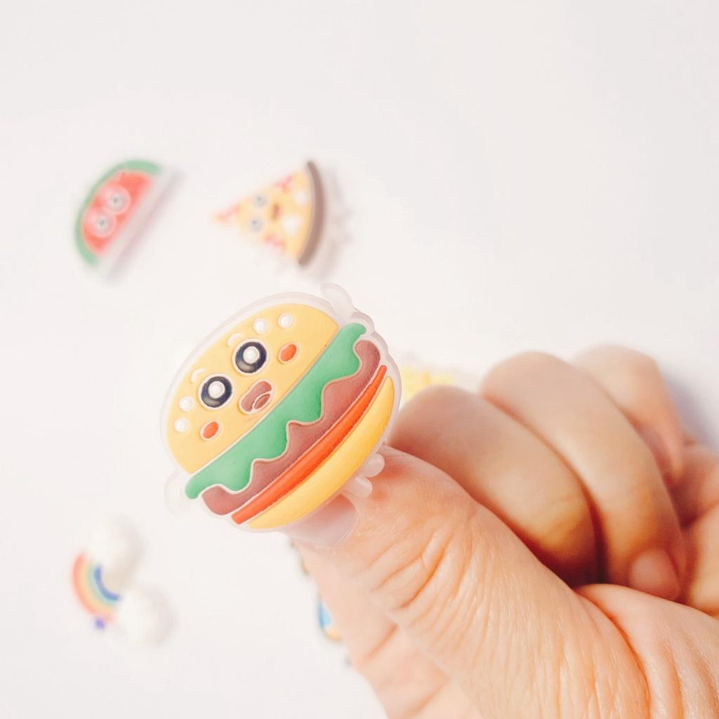 Sticker Jibbitz phản quang tự phát sáng dạ quang gắn dép sục/ duet nữ