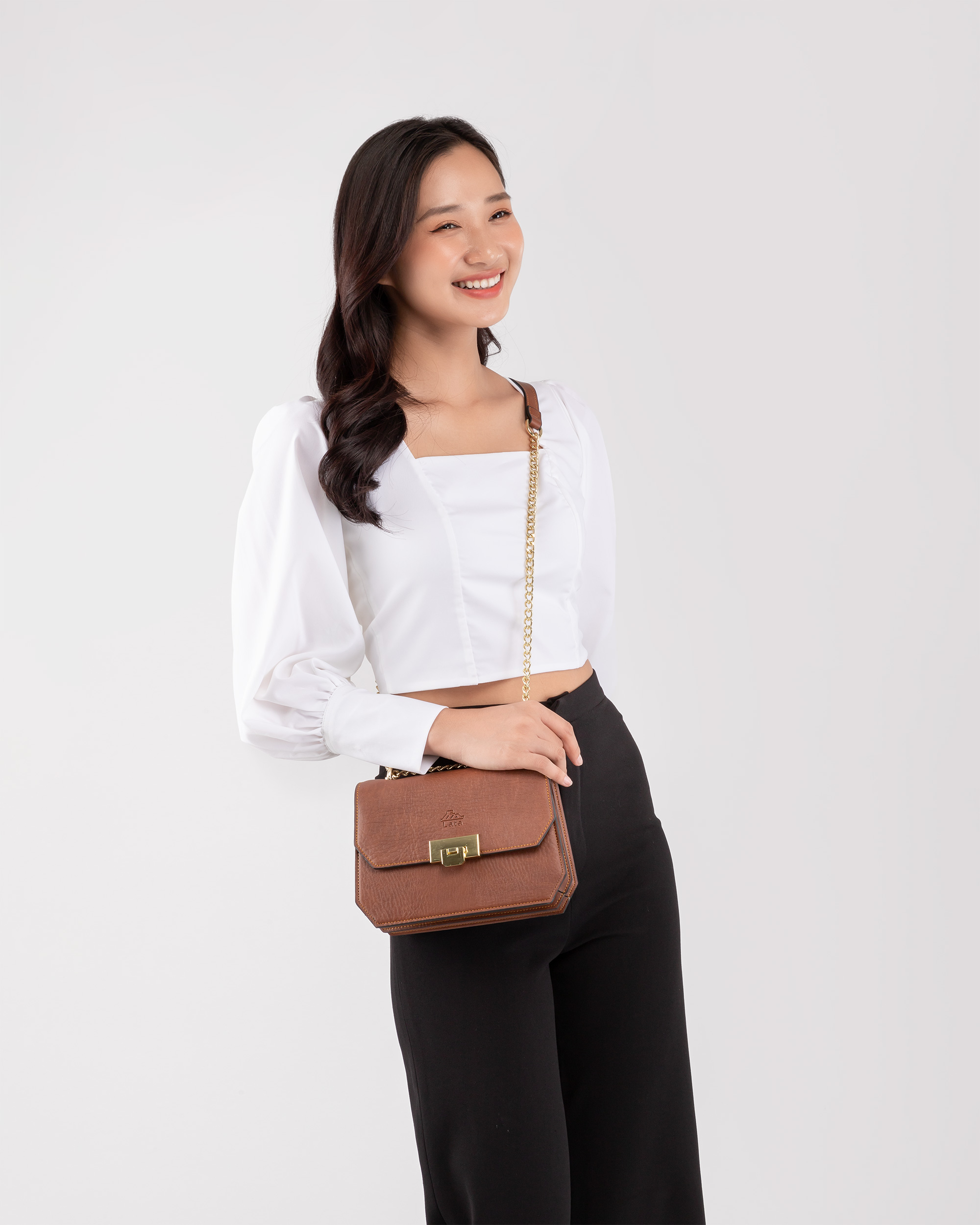 Túi đeo chéo da nữ dáng cổ điển nắp gập Lata HN94