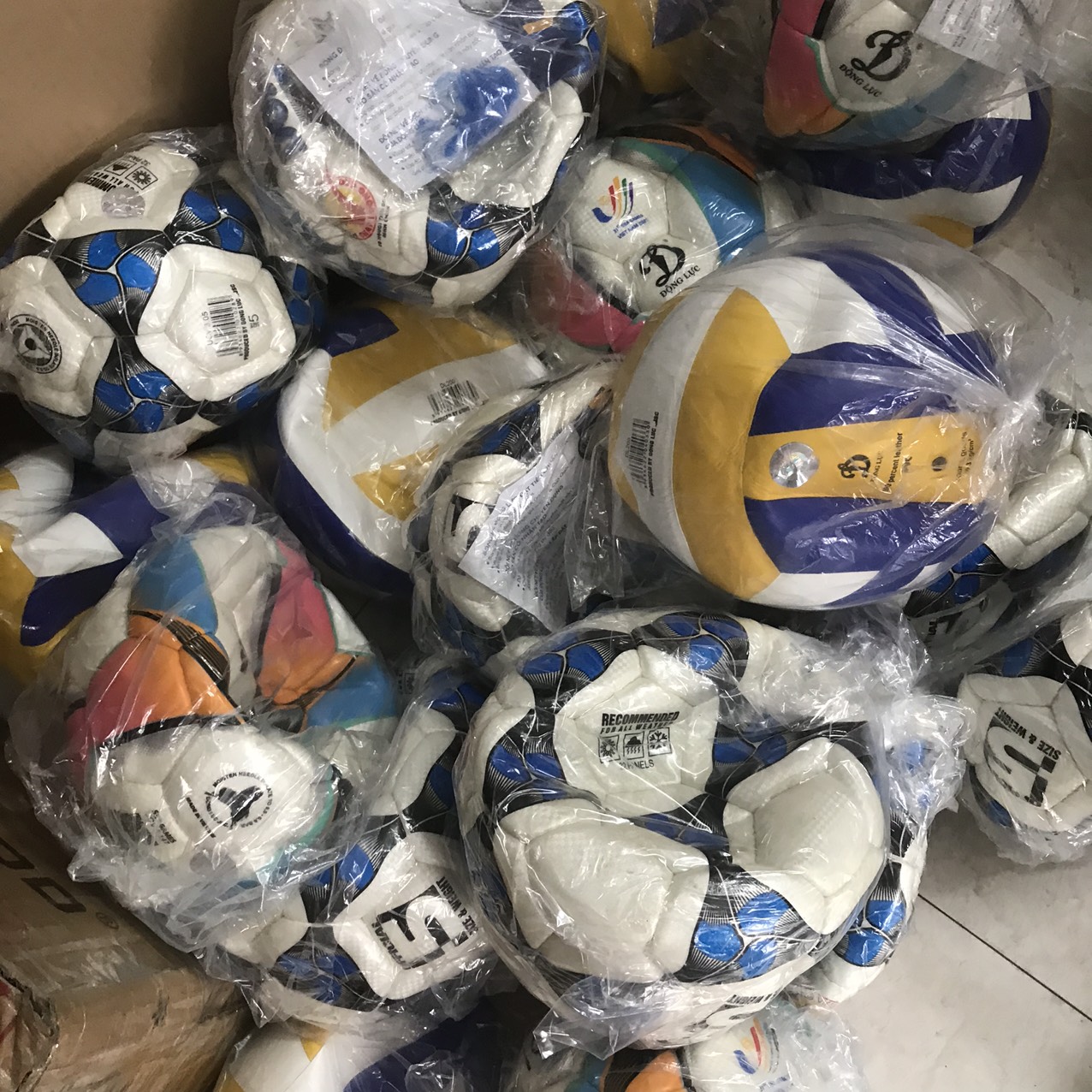 Banh đá bóng, quả bóng đá UCV 3.05 Size 5