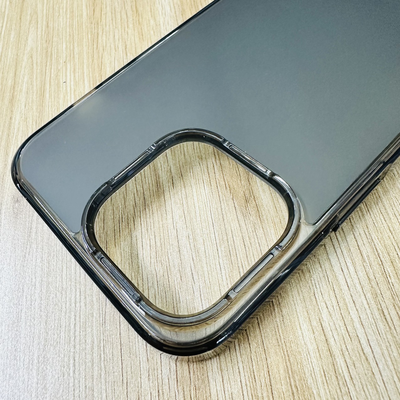 Ốp lưng Likgus nhám dành cho iPhone 15 Pro Max - hàng chính hãng