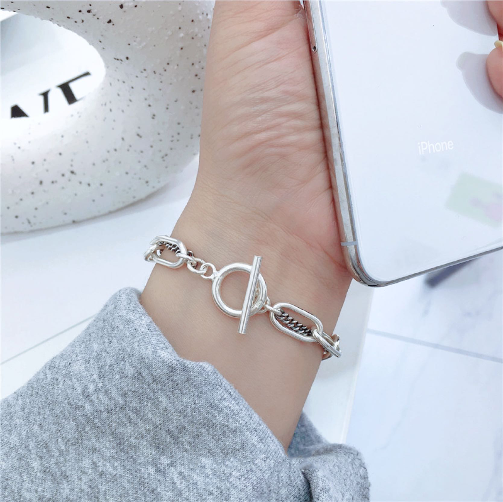 Vòng tay lắc tay nữ thời trang Retro mặt tròn cô gái