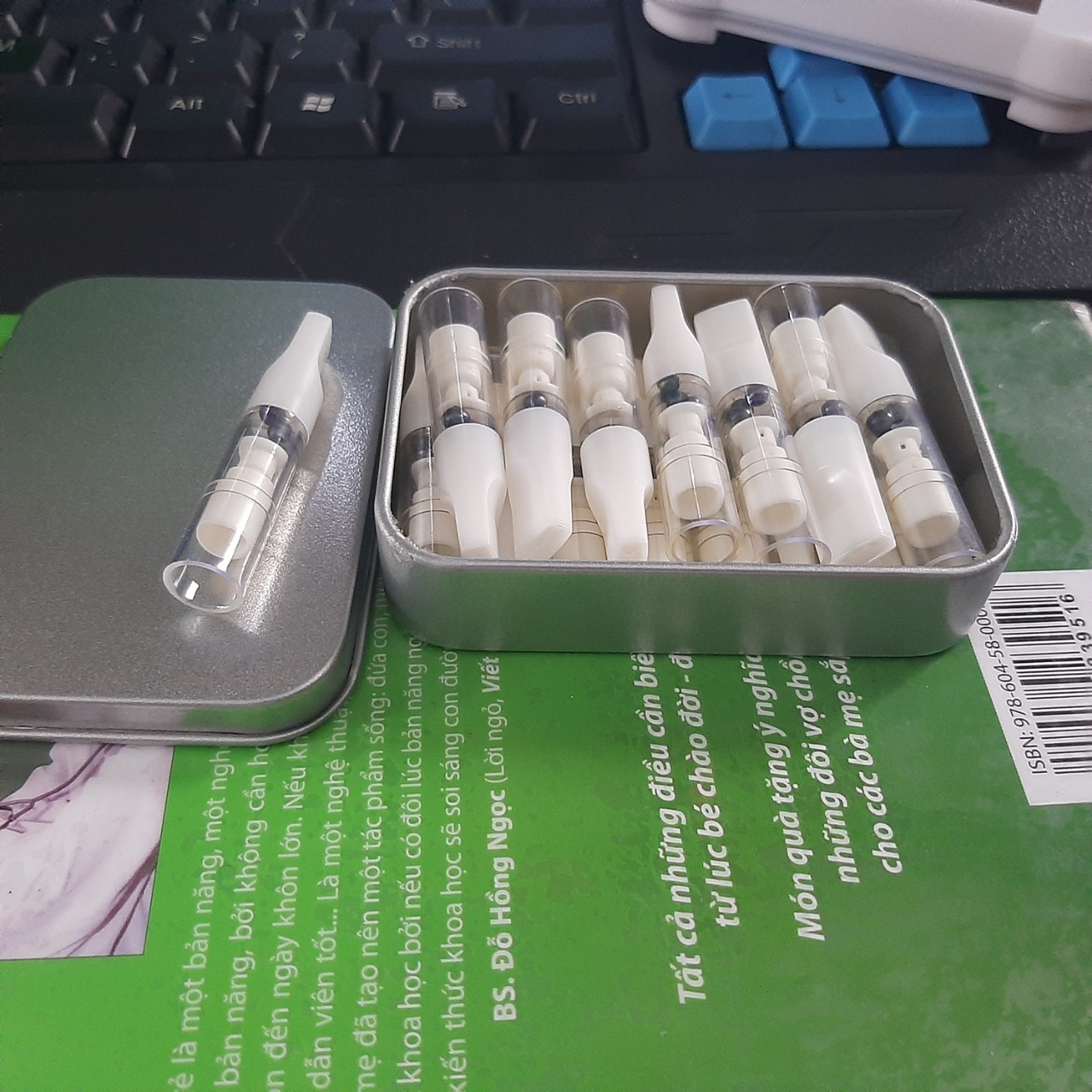 Hộp 18 đầu lọc thuốc lá tinh thể nano bảo vệ sức khỏe, hộp thiếc sang trọng