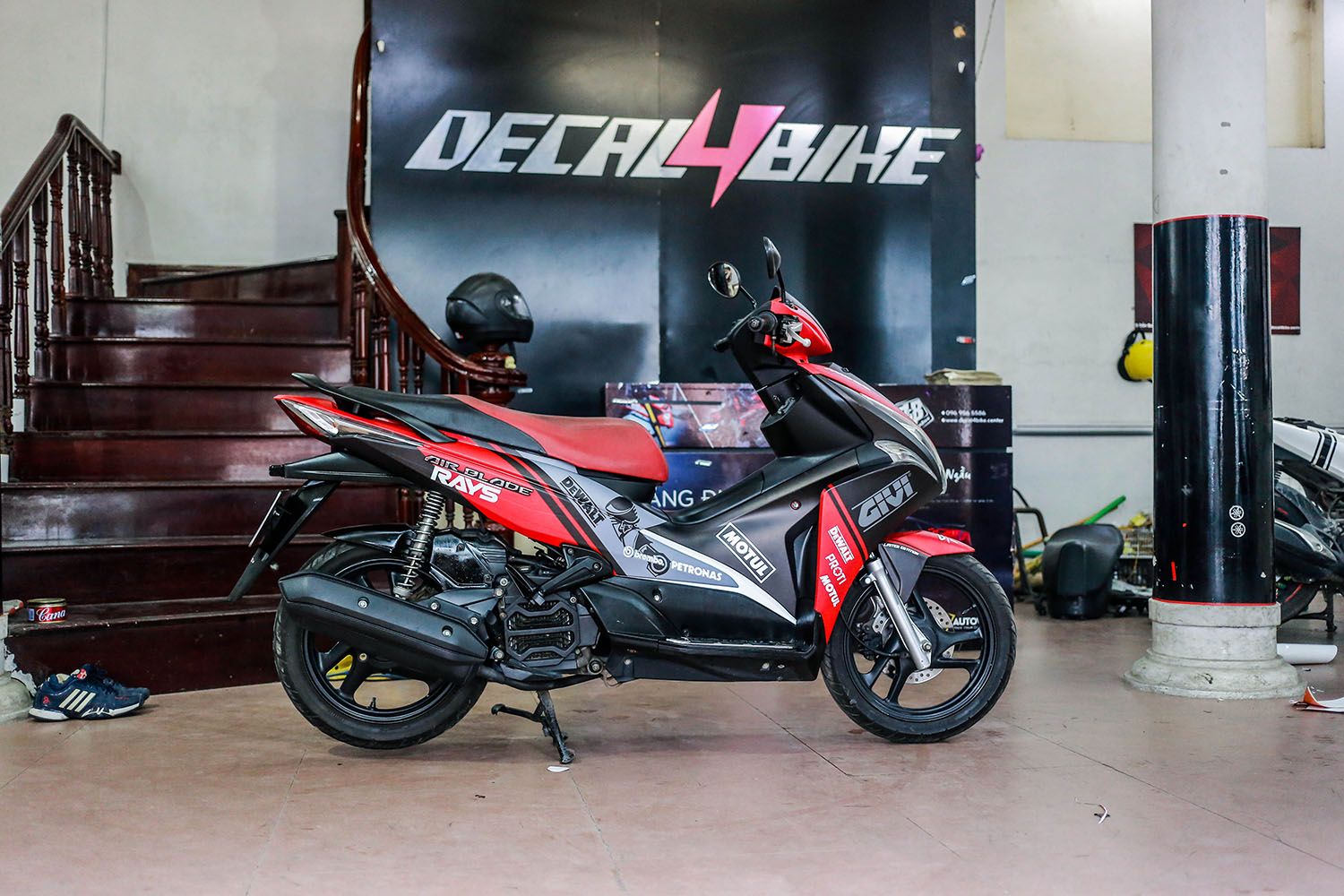 Tem trùm Air Blade 2011 Đỏ Đen