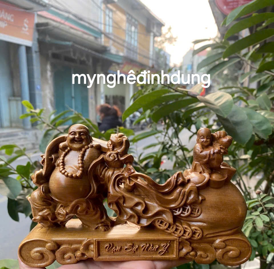 Tượng phật di lặc mi ni để ôtô bằng gỗ bách xanh thơm nức 20x12x6cm