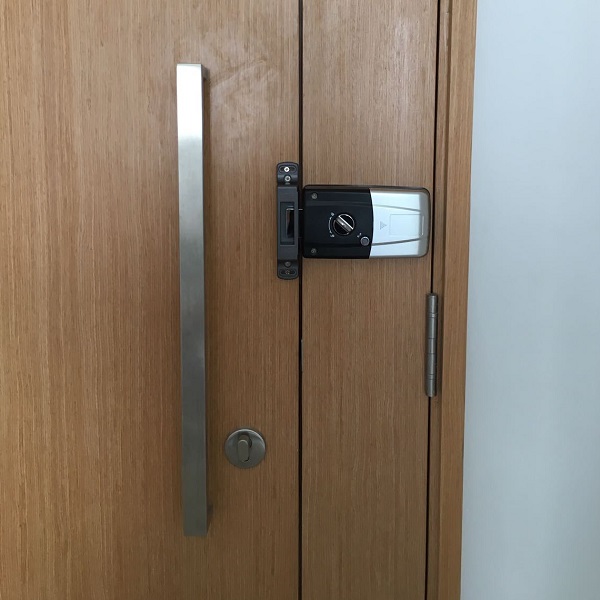 Khóa cửa kính Evernet LH300