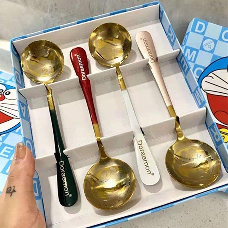 Set 4 Thìa Inox Mạ Vàng Khắc Hình Doraemon Đáng Yêu - Hàng Chất Lượng KST