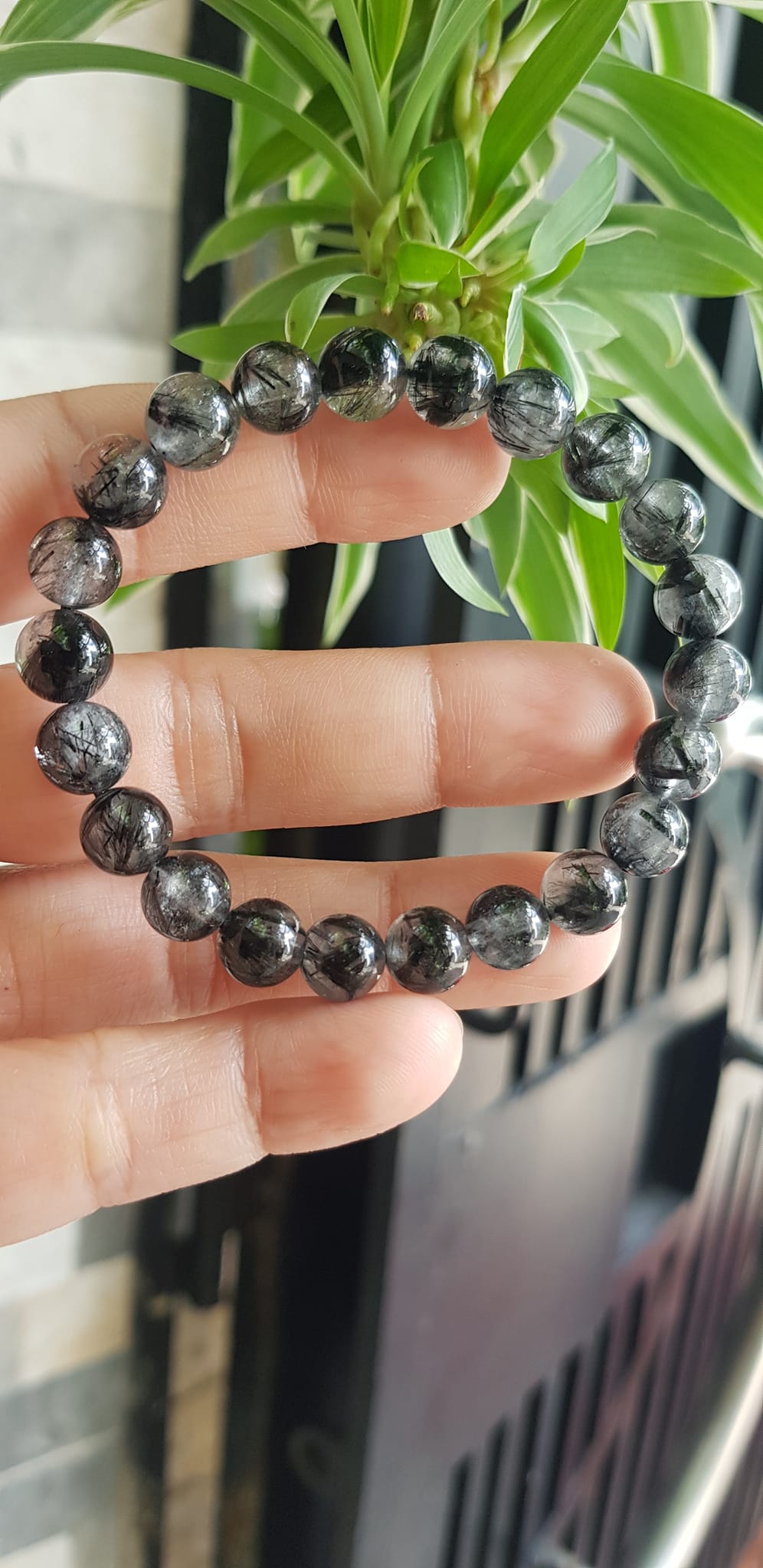 Vòng tay thạch anh tóc đen tự nhiên nữ size hạt 8mm màu đen trắng bóng đẹp hợp mệnh thủy mệnh Mộc đeo đẹp may mắn hợp mệnh tuổi tốt sức khỏe công việc ạ
