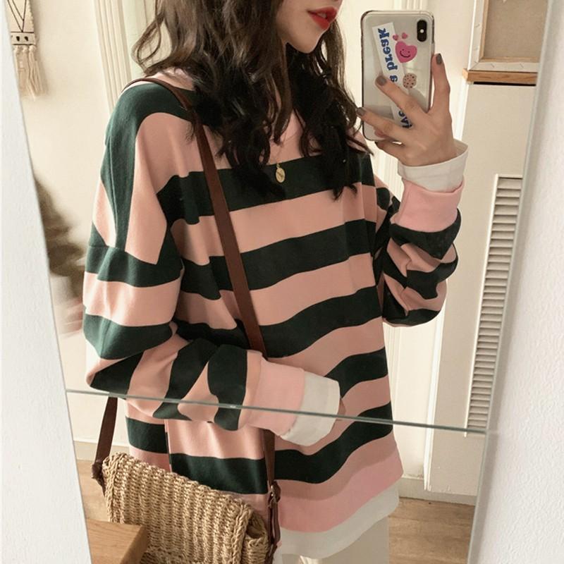 Áo thun dáng rộng tay dài phối hoạ tiết kẻ sọc