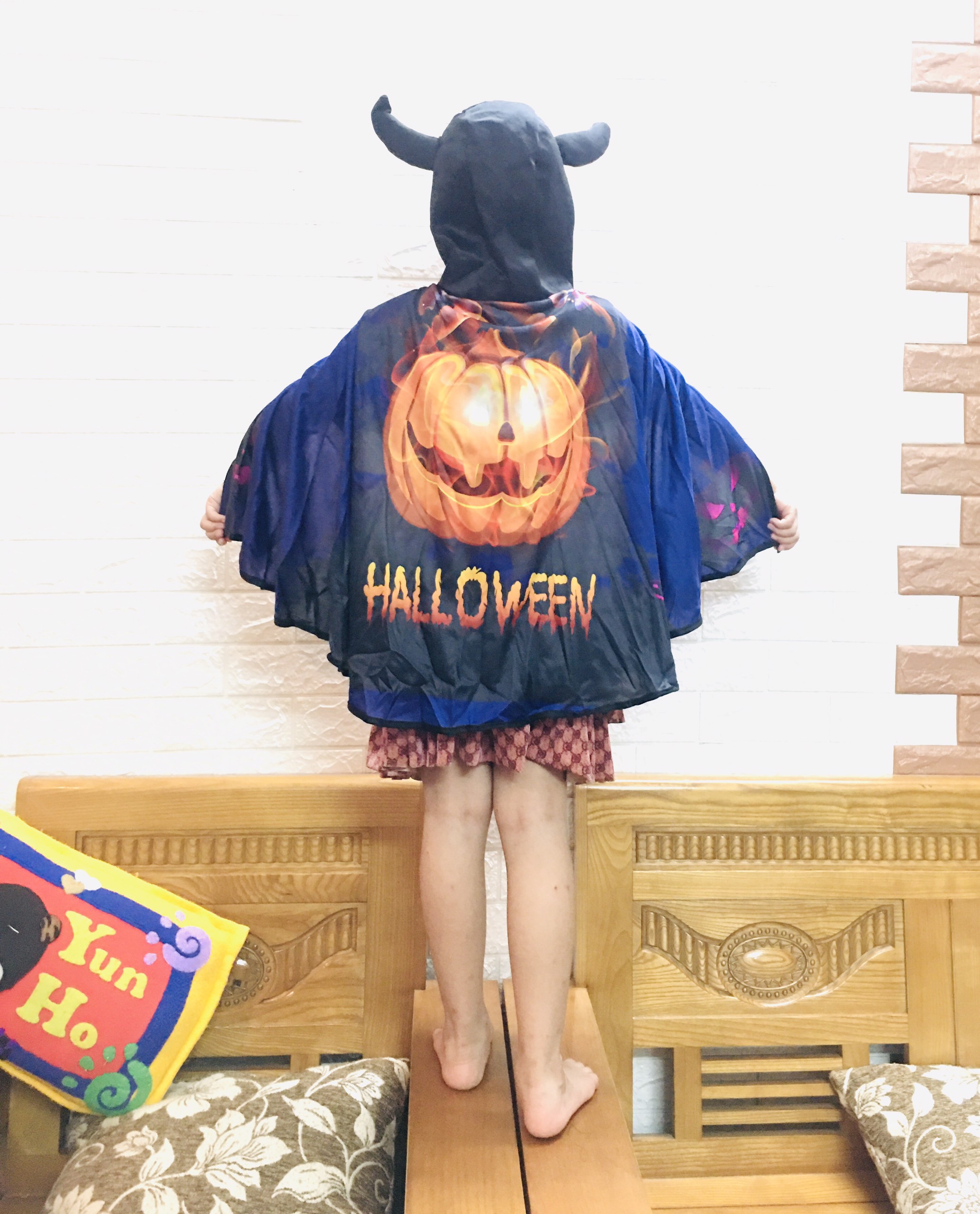 Áo choàng sừng hoạ tiết 3D hoá trang halloween