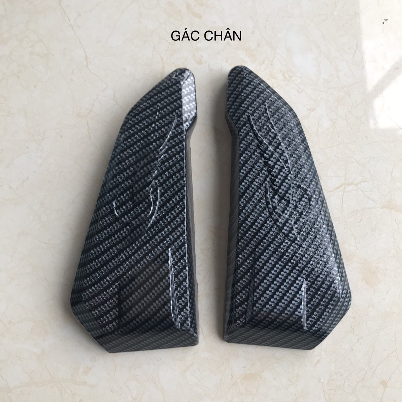 ỐP GÁC CHÂN SAU NHỎ ( GÁC CHÂN NGOÀI ) DÙNG CHO XE SH 2017 2018 2019 CACBON