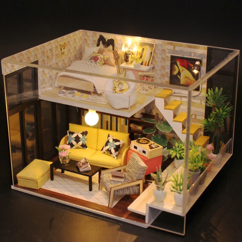 Mô hình nhà DIY Doll House Ice Cynthia is Holiday Kèm đèn LED và Mica chống bụi